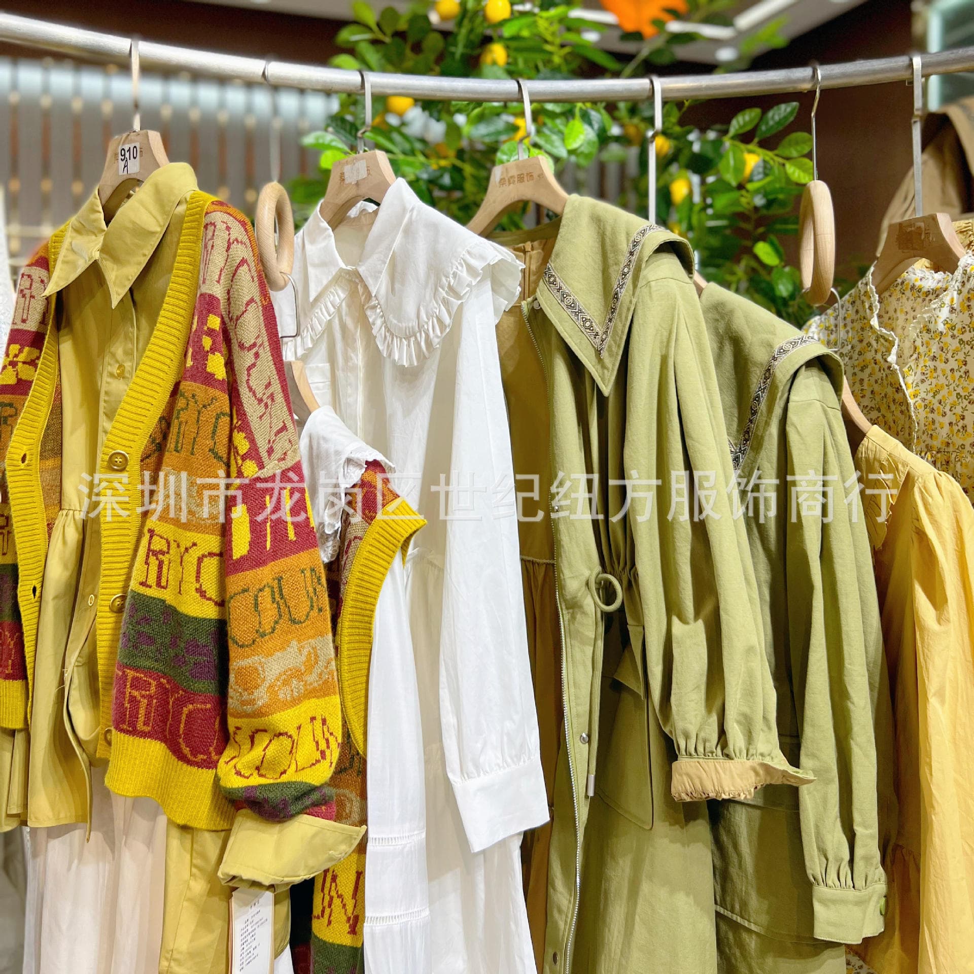 Wancao Yi pullout women's clothing designer mid-to-high-end autumn wear, artistic retro style brand discount live streaming and physical store clearance.