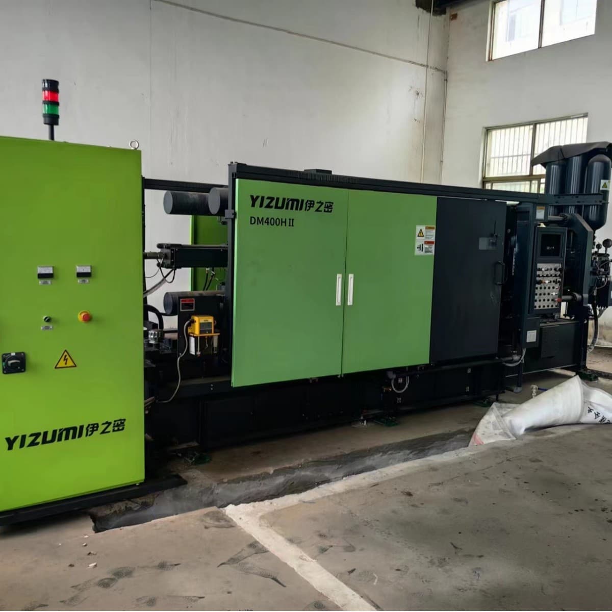 Used Yizumi 400-ton cold chamber die casting machine, imported from Lijin Haitian and Toshiba.