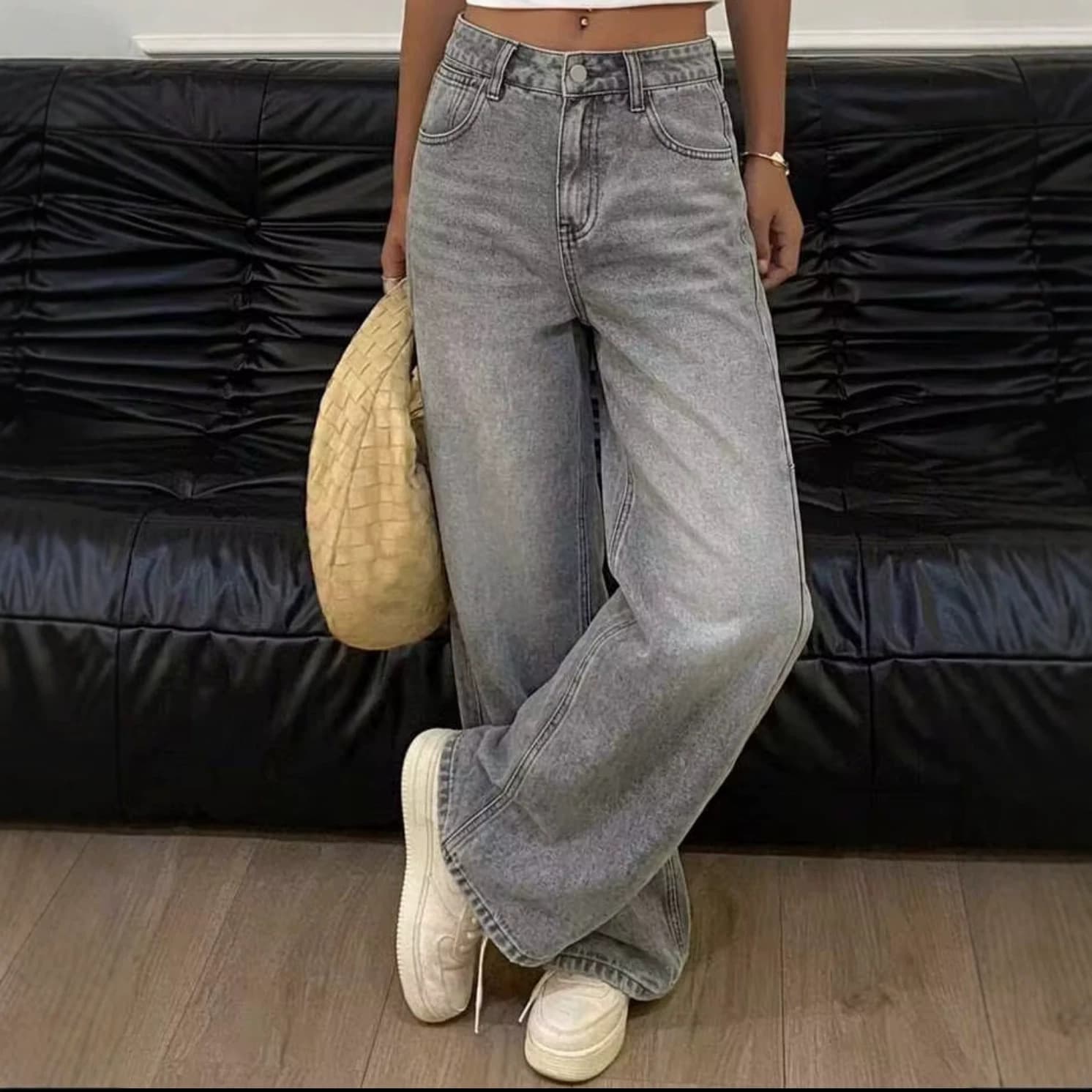 Retro ash-washed wide-leg jeans for women, high-waisted, loose, straight-leg floor-length trousers, distressed gray-toned cow