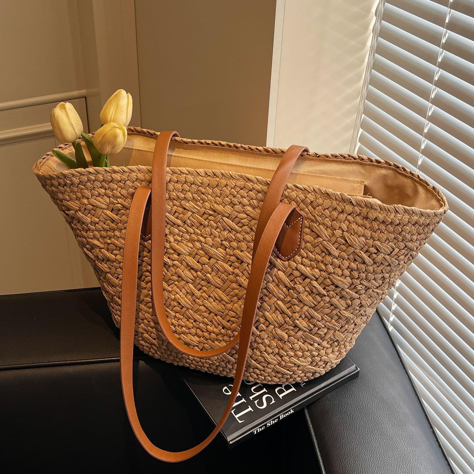 Beach Vacation Bag for Women 2026 New Trendy Woven Shoulder Bag Large Capacity Tote Bag Commute Straw Bag