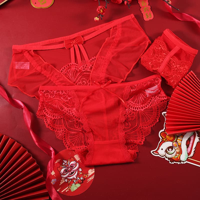 Sexy and alluring low-waisted knitted seamless breathable lace panties for women, perfect for those born in the Year of the Rat.