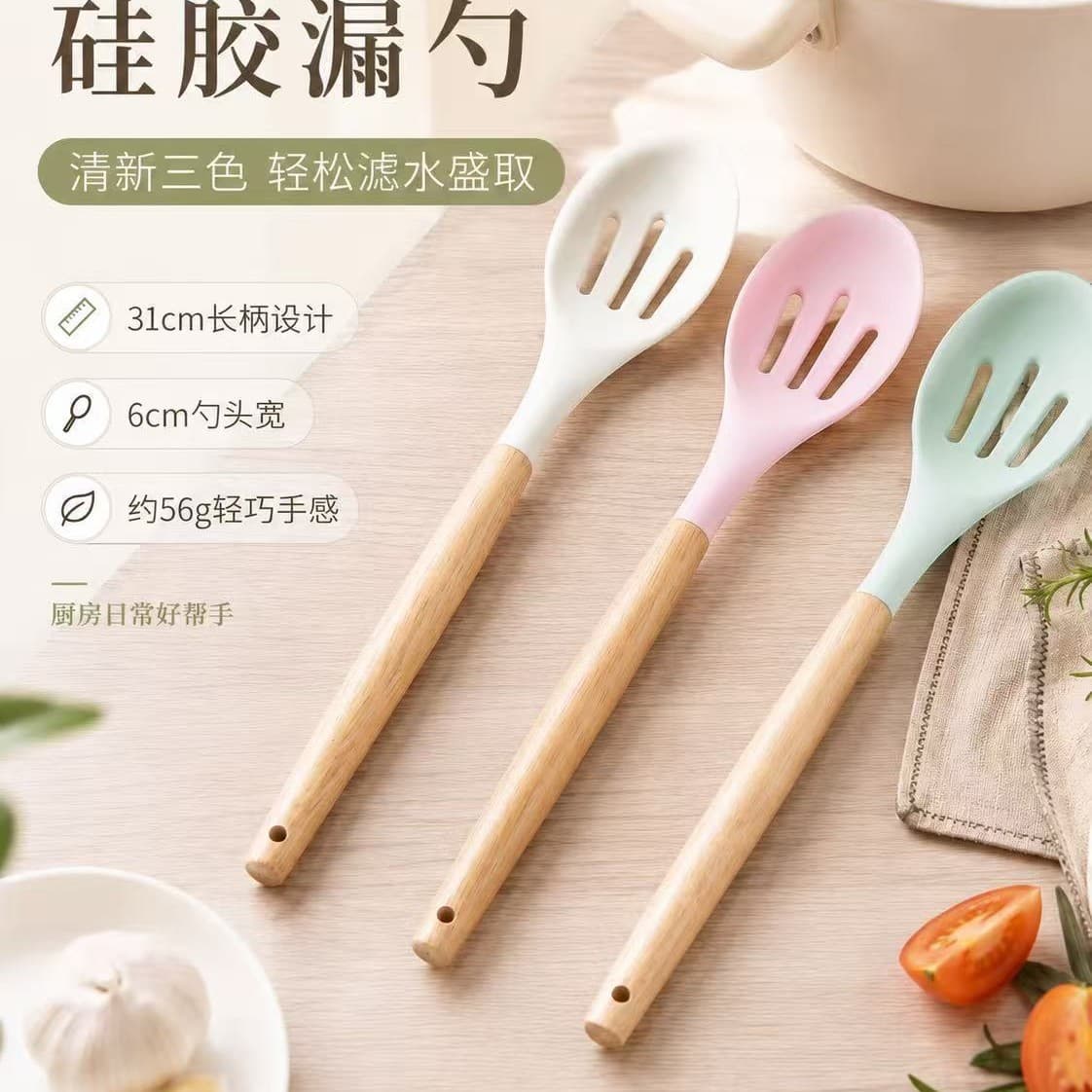 Factory Direct Daily Kitchen Wood Handle Silicone Slotted Spoon High Temperature Resistant Food Grade for Draining Vegetables Dumplings Filtering Water Serving