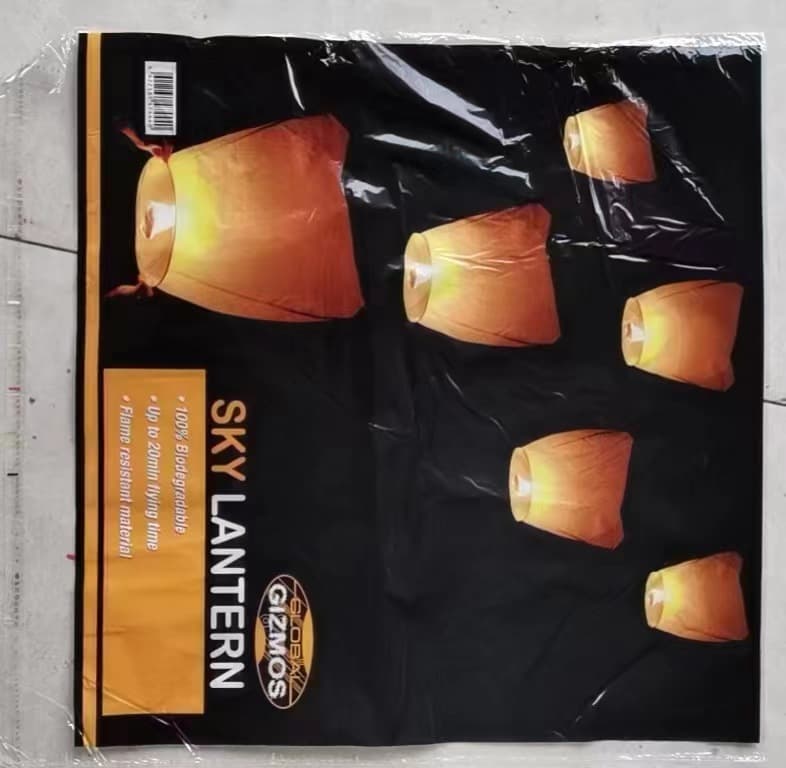 Valentine's Day, large Kongming lanterns, flame-retardant wax blocks, sky lanterns, and blessing lanterns are hot-selling items at love square stalls.
