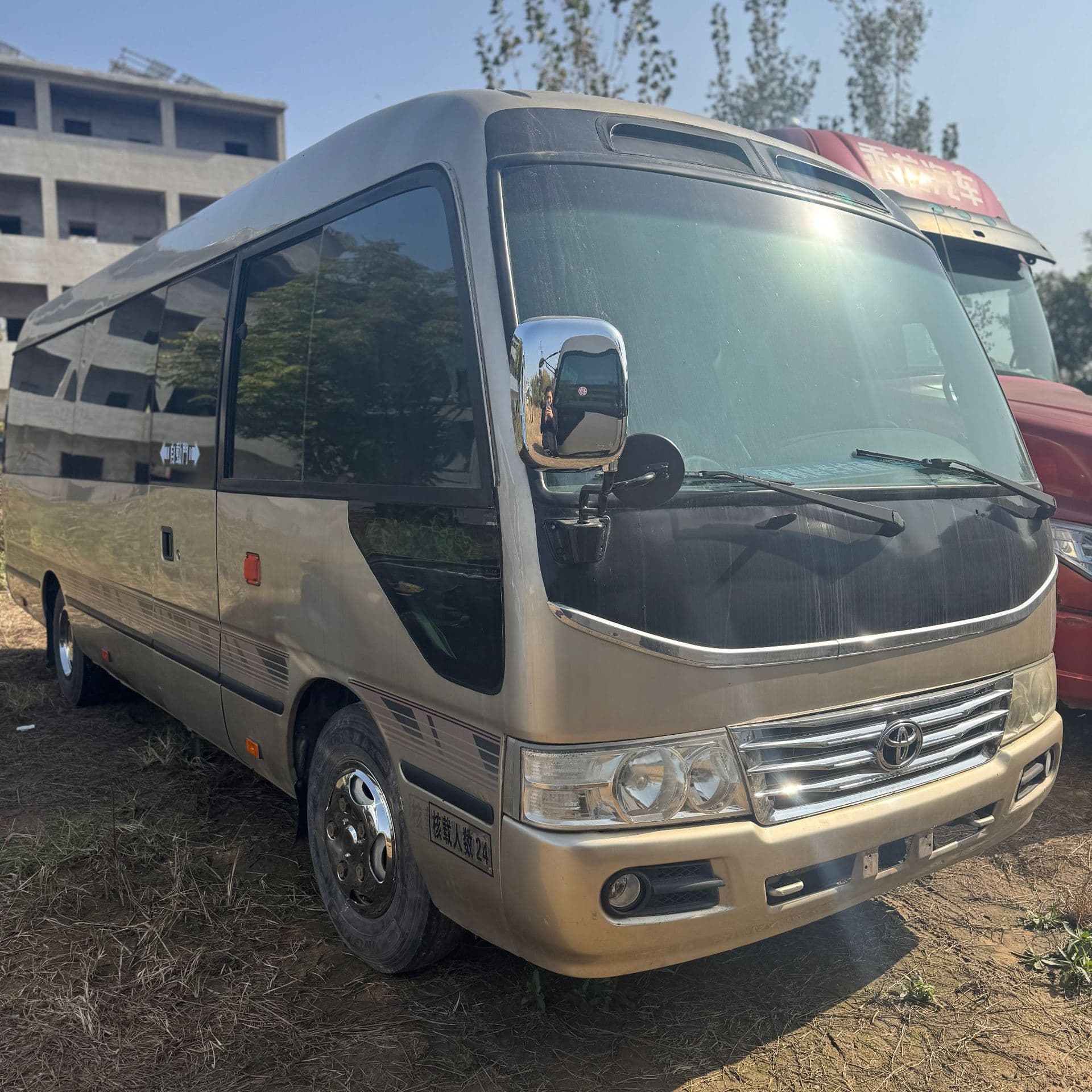 Cross-border Africa Refurbished Coaster Small and Medium Minibus 19-23 Seater Commuter Coach Corporate Tourist Shuttle
