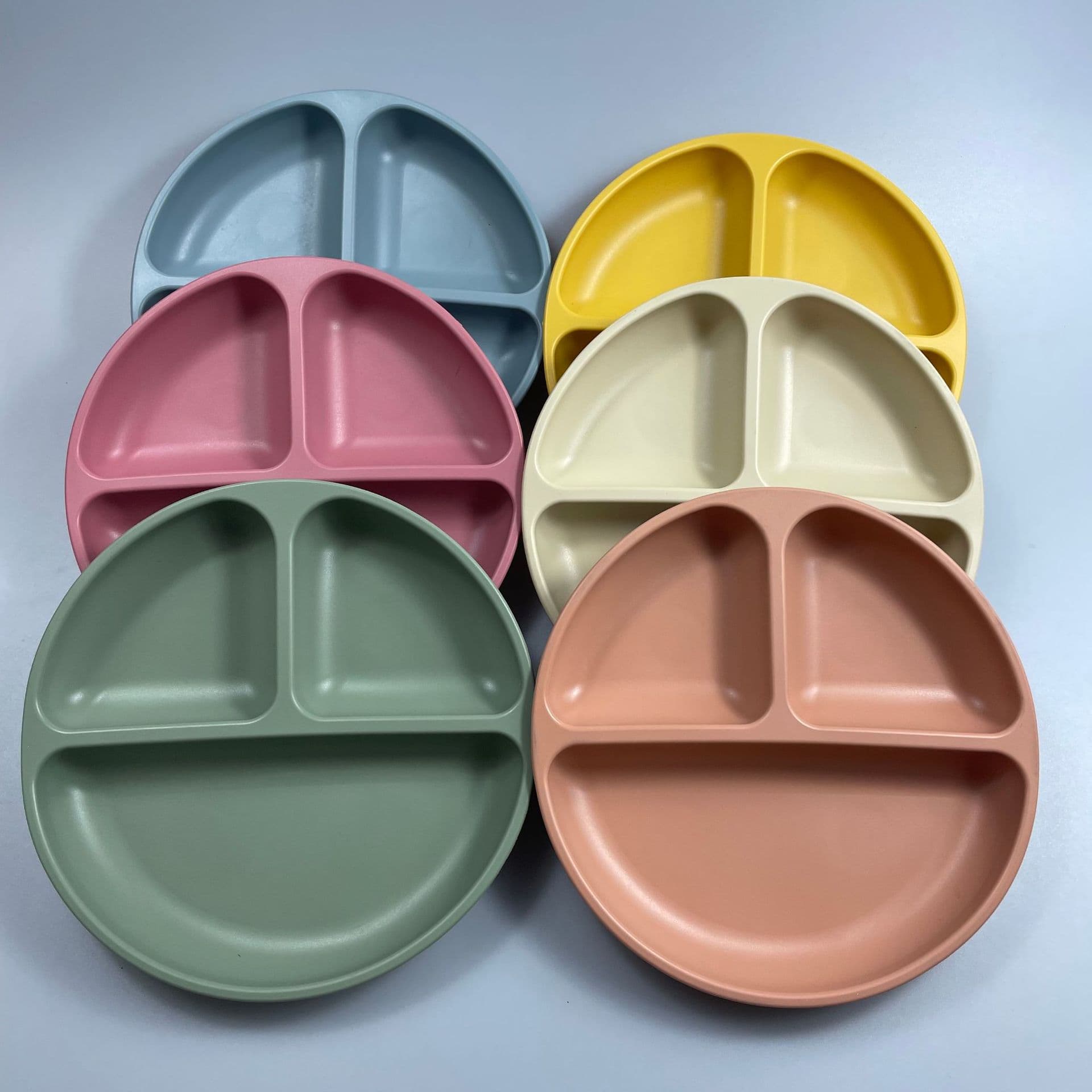Best-selling children's silicone dinner plate integrated baby food supplement bowl portable folding silicone dinner plate with 3 compartments
