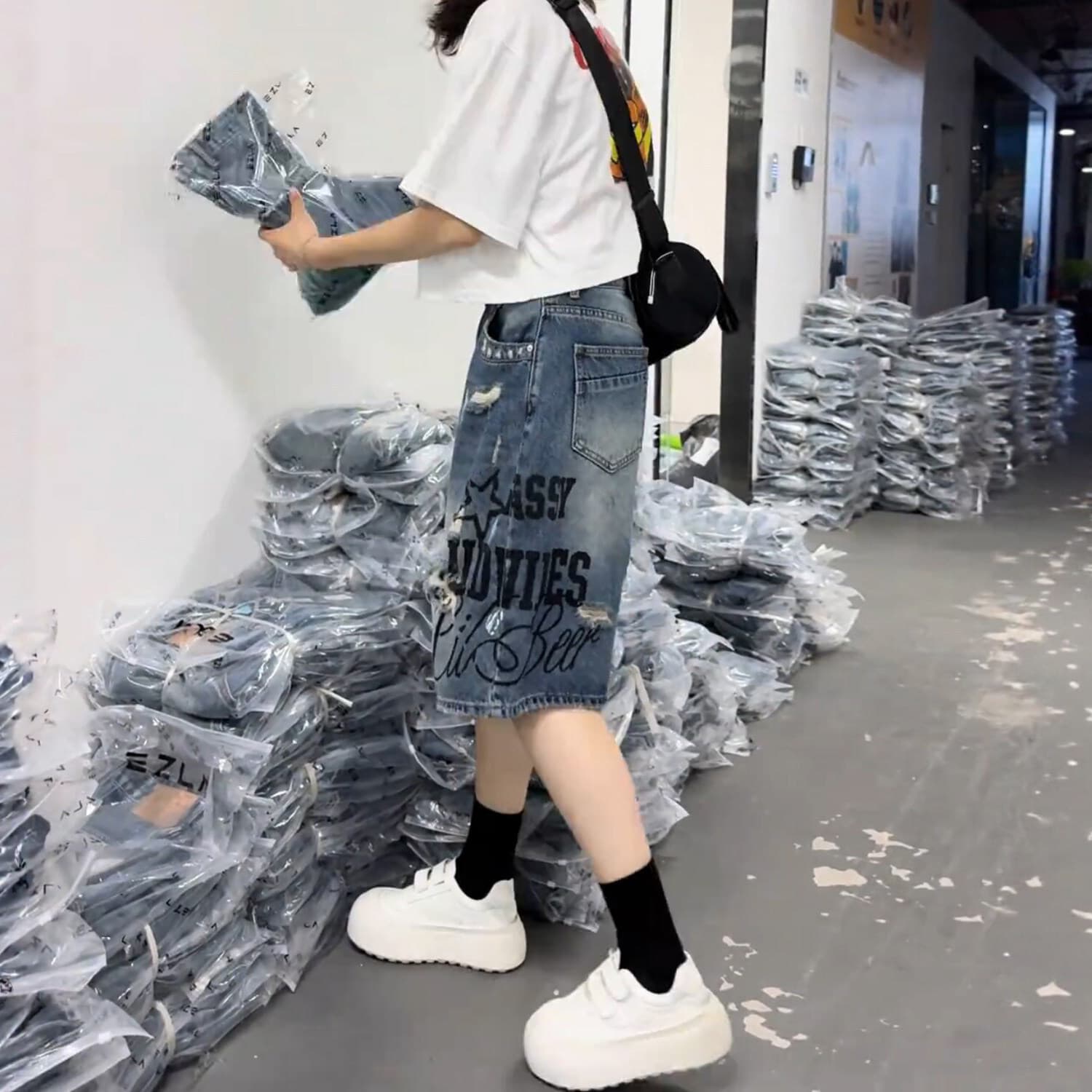 Graffiti Ripped Denim Shorts for Women Summer Thin Style 2026 New American Style Mid-Length Shorts Plus Size for Fat Girls Slimming Five-Point Shorts