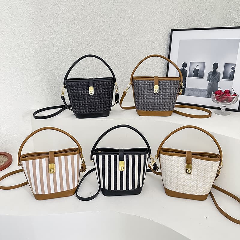 2026 New Striped Bucket Bag Fashion Casual Bag 2026 Autumn New Textured Women's Shoulder Messenger Bag