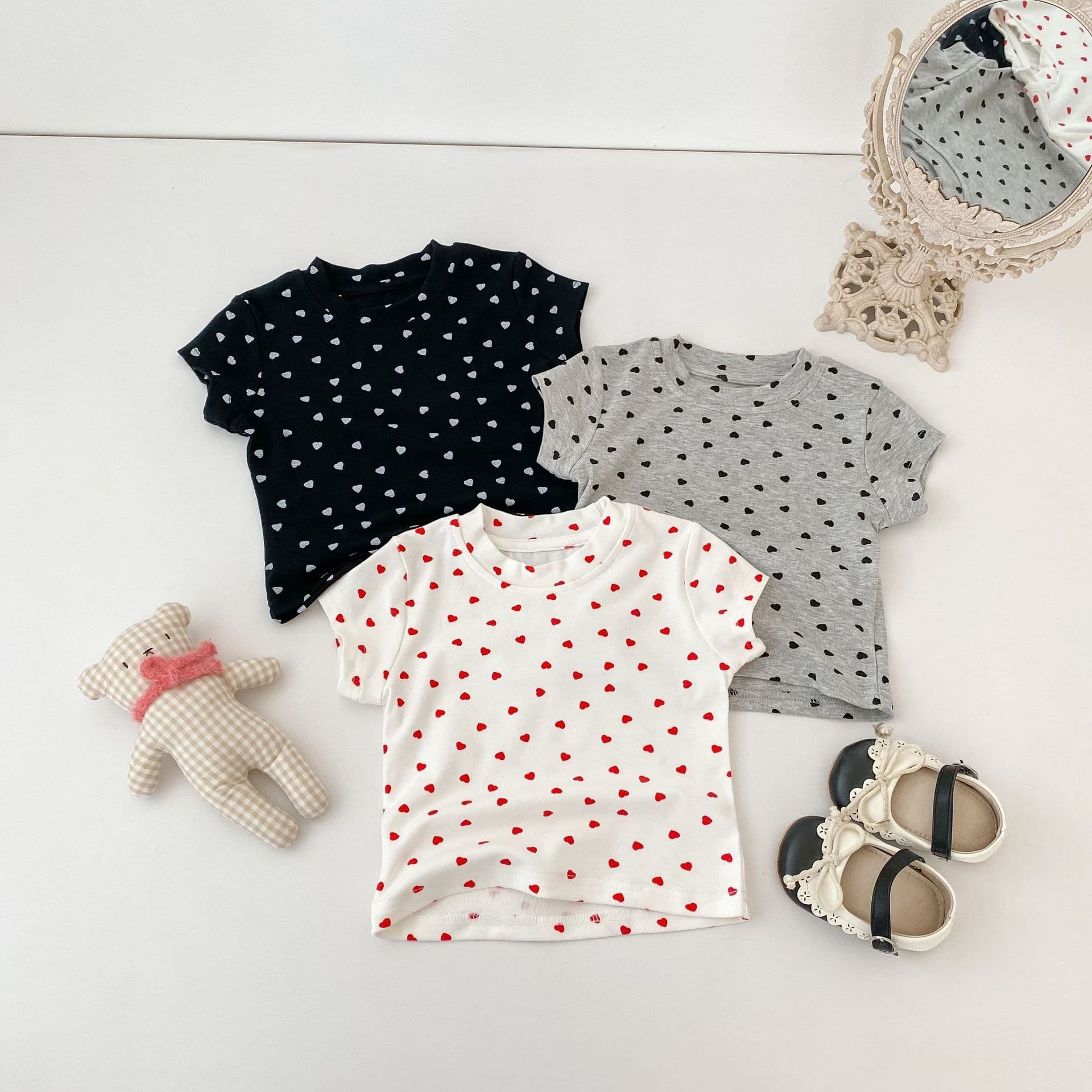 Baby summer clothing, soft and cute basic T-shirt for girls, three colors available, love printed round neck short-sleeved bottoming shirt top