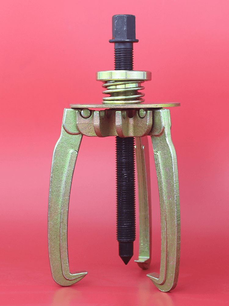 Three-Claw Puller Bearing Removal and Installation Tool: Multi-functional triangular two-claw puller for extracting and pulling wheels.