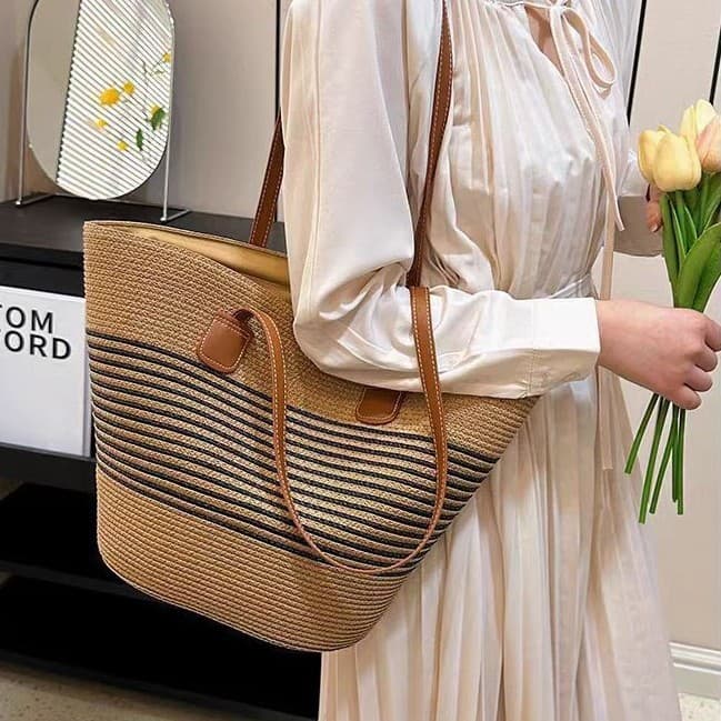 Straw Woven Bag for Women Summer Handbag Beach Tote Large Capacity Woven Shoulder Bag Rattan Straw Bucket Bag Fashion