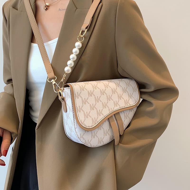 Cross-Border Women's Bag 2025 Spring/Summer New Trendy Contrast Letter Saddle Bag Fashion High-Quality Shoulder Crossbody Bag