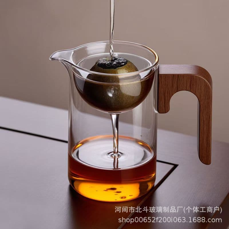 Xiaoyao Cup Small Tangerine Teapot Brewer with Tea Filter, One-Button Wooden Handle, Heat-Resistant Glass, Small Tangerine Press-Type Kettle