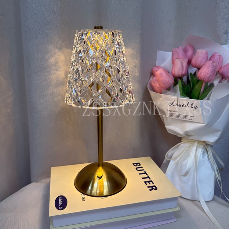 Popular crystal retro table lamp for bedroom and restaurant, light luxury and romantic atmosphere decoration, LED creative touch rechargeable night light