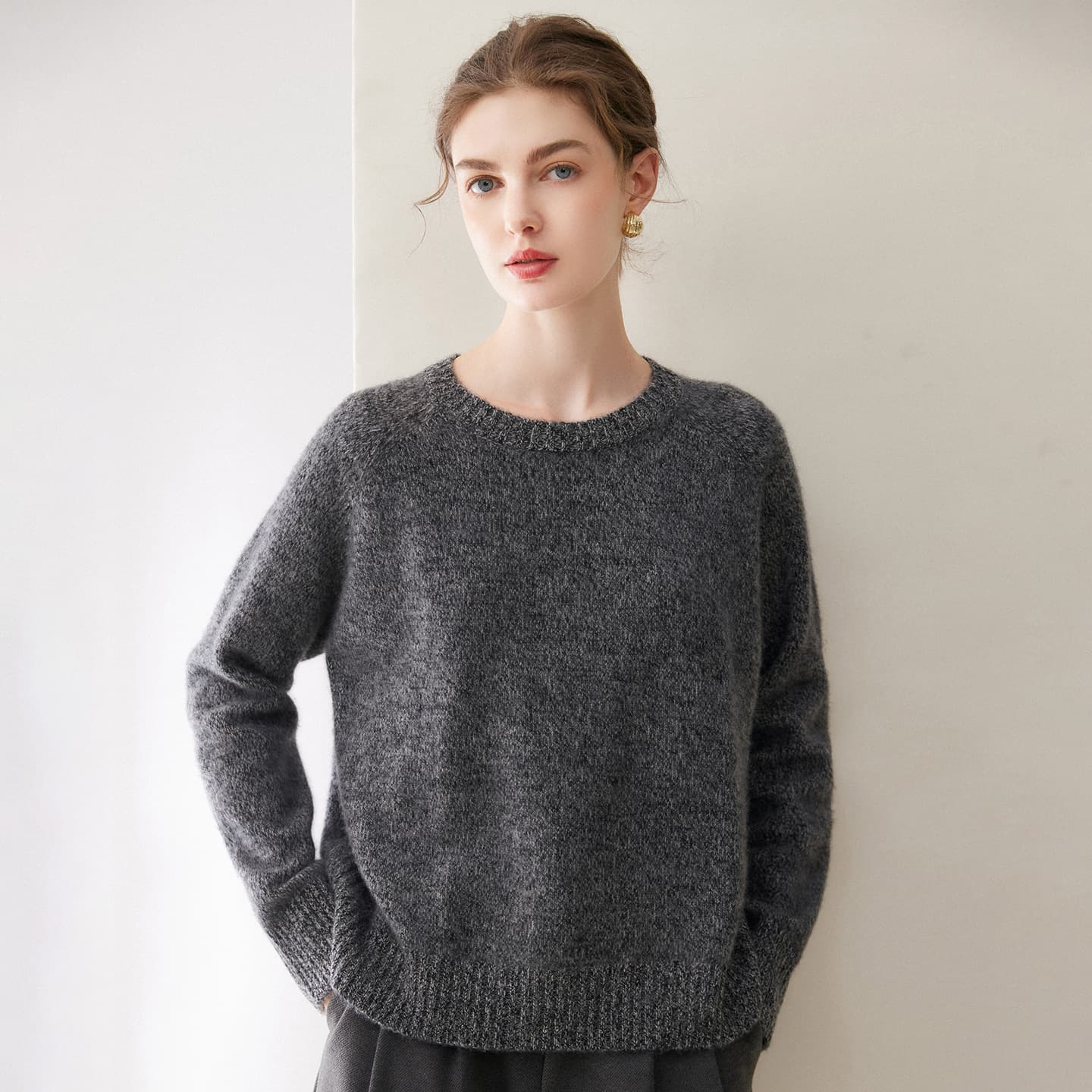 Fancy yarn soft and waxy cashmere sweater 2026 autumn and winter new women's round neck bottoming shirt elegant style loose sweater