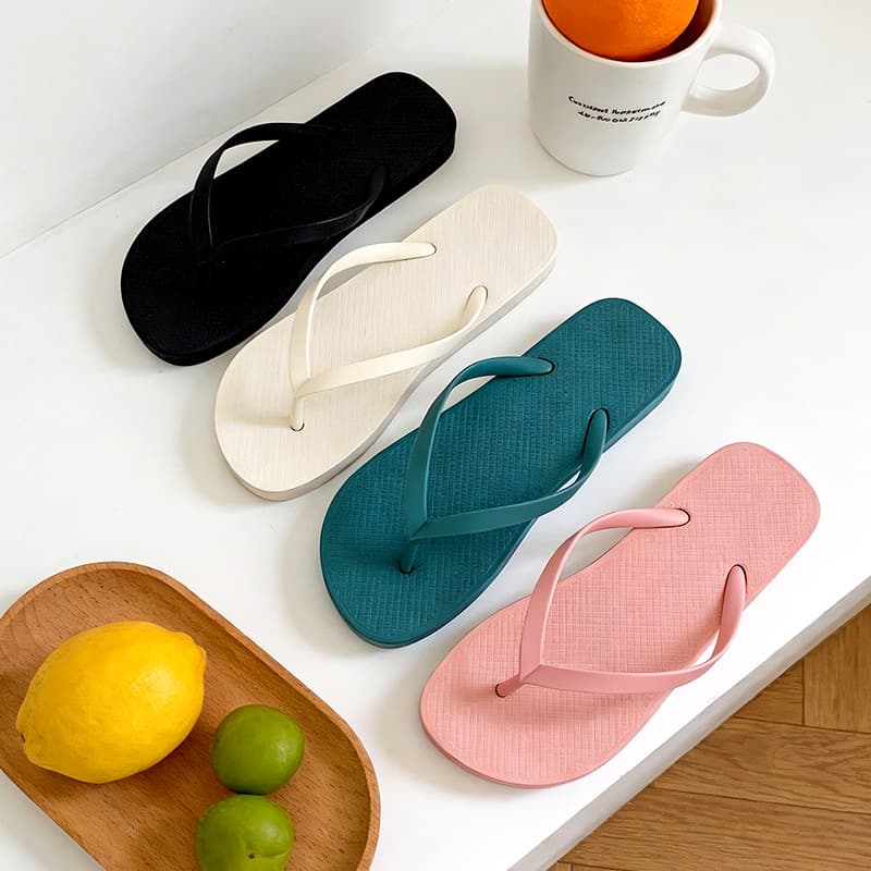 Men's Flip Flops 2025 New Summer Anti-Slip Sandals Fashion Casual Thick Sole Beach Sandals