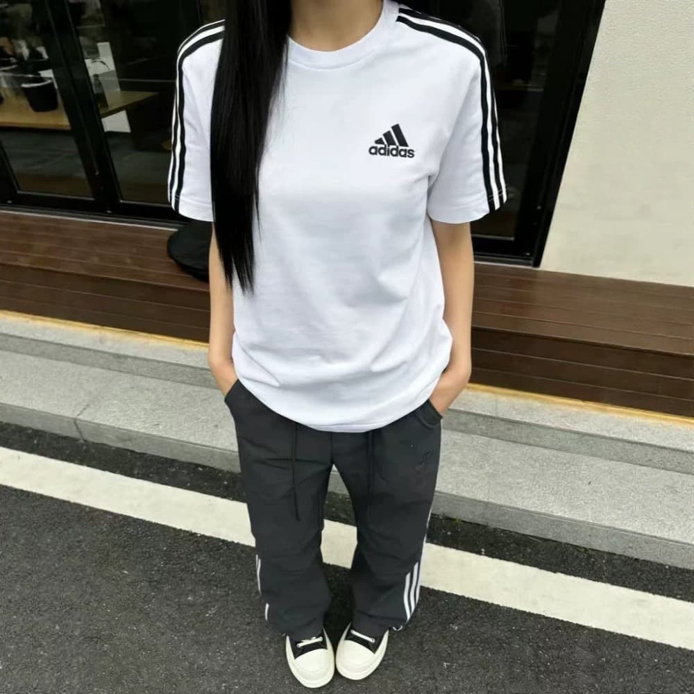 26 new spring and summer popular short-sleeved right-shoulder men and women slim and versatile three-bar clover loose and comfortable T-shirt