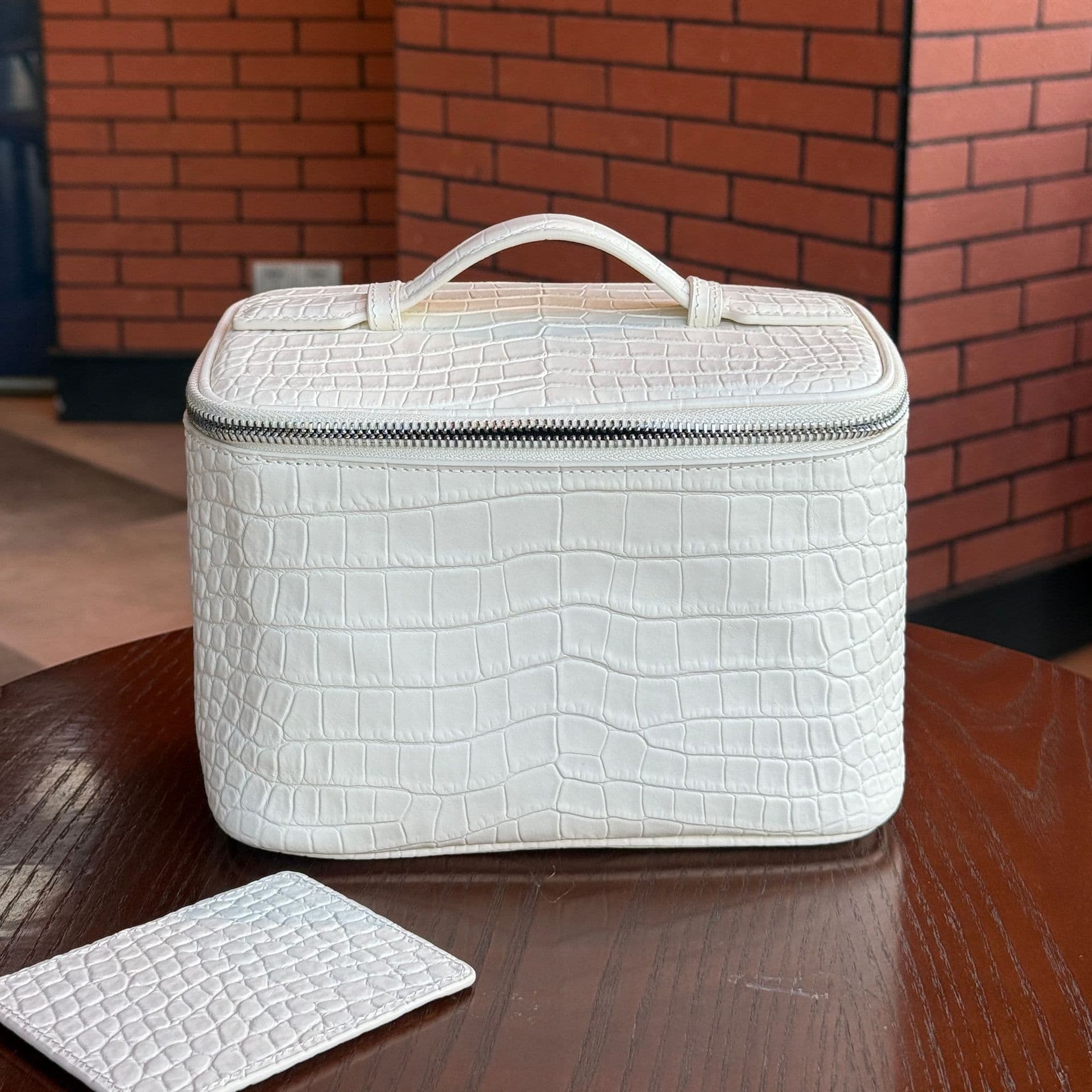 Crocodile Pattern Top-Grain Leather Cosmetic Bag Travel Portable Toiletry Bag Premium Large Capacity Practical Storage Bag