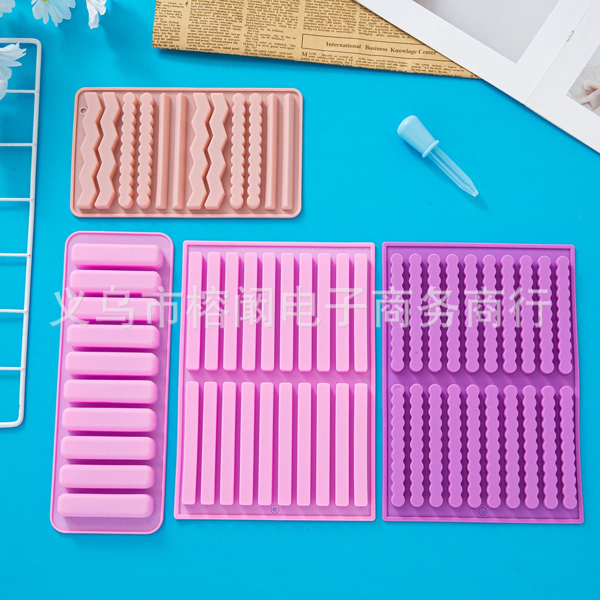 12-Cavity Wax Bottle Candy Mold Long Strip Twist Silicone Wax Stick Wave Strip Complete Set Making Tool