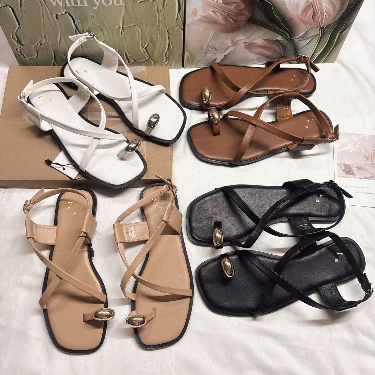 2025 ZR Africa Hot Selling Split-Toe Flat Sandals Cross Buckle Women's Shoes