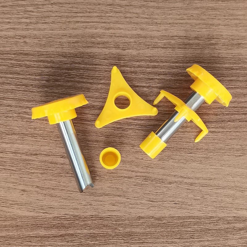 Manufacturer's stainless steel coconut opener, portable and practical plastic fruit hole opener, easy coconut opening tool