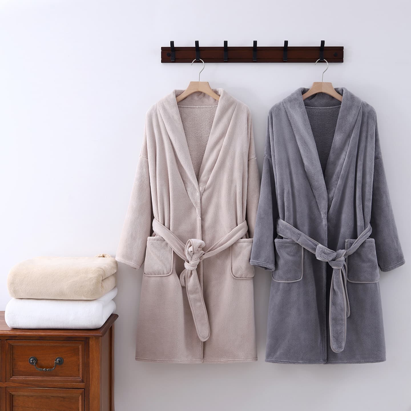 New Autumn/Winter Long-Sleeve Coral Fleece Bathrobe for Men and Women, Thick, Soft, Absorbent, Solid Color, Home Robe, Bathrobe