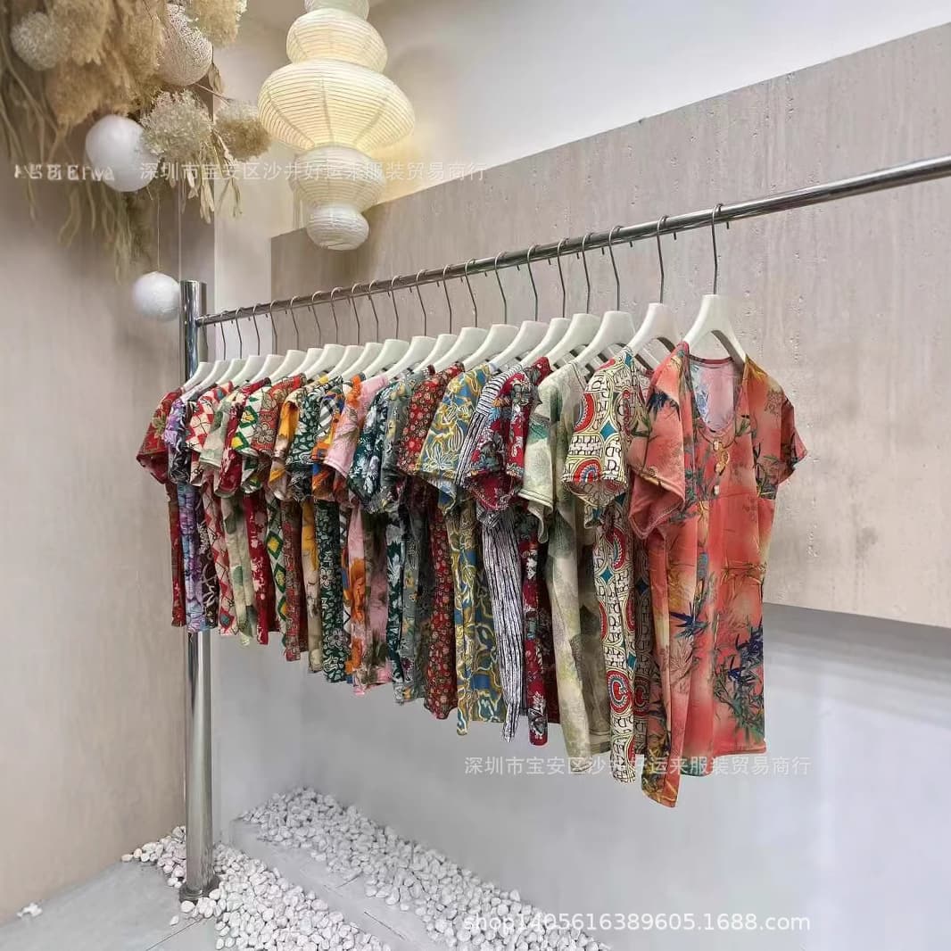 Street stall market home 10 yuan model exhibition middle-aged mother clothing morning market night market wholesale