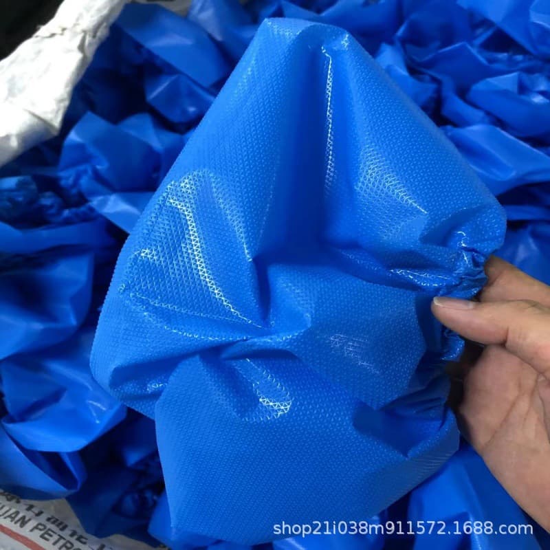 Disposable plastic shoe covers, waterproof CPE material, handcrafted, extra thick, slip and dust resistant, 11g per piece.