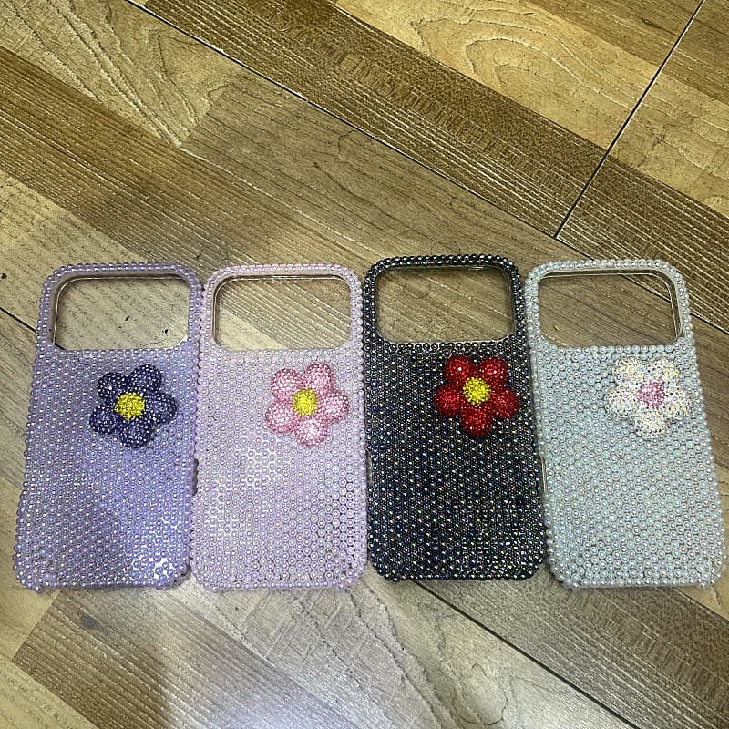 Cross-border three-dimensional flowers suitable for Apple 17promax mobile phone case iPhone16 anti-fall luxury 15 full pearl 13