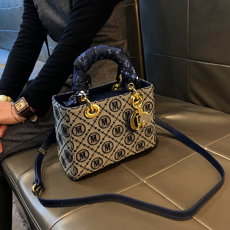 Hong Kong brand casual classic presbyopia Princess Diana bag 2026 new light luxury high-end hand-held cross-body bag for women