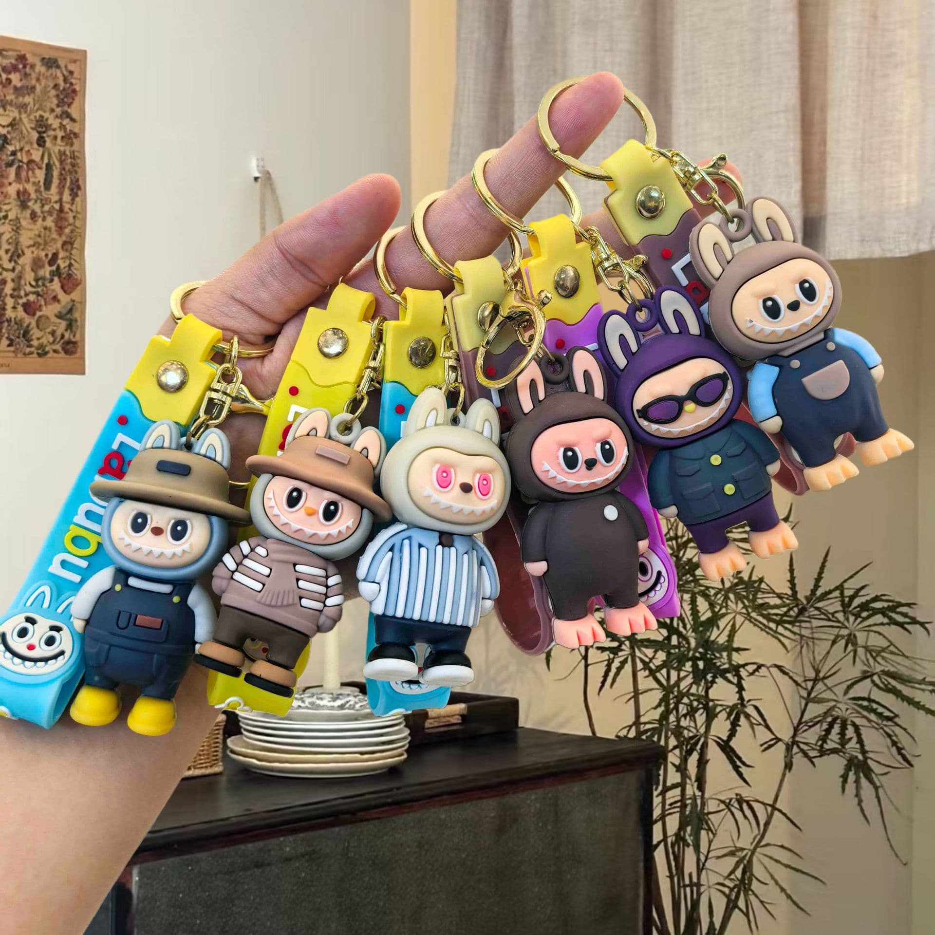 Hot-selling Labubu Large Straw Hat Labubu Keychain Cartoon Figure Pendant Student Gift Wholesale