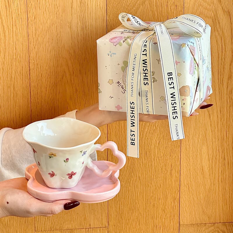 High-looking niche design coffee cup and saucer set for girls birthday gift practical cup companion gift box