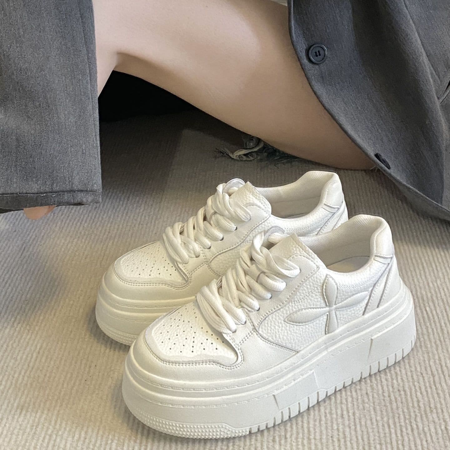 Solid Color White Sneakers for Women 2025 Summer New Campus Style Chunky Sole Casual Shoes Platform Sole Fashion Sports Skate Shoes