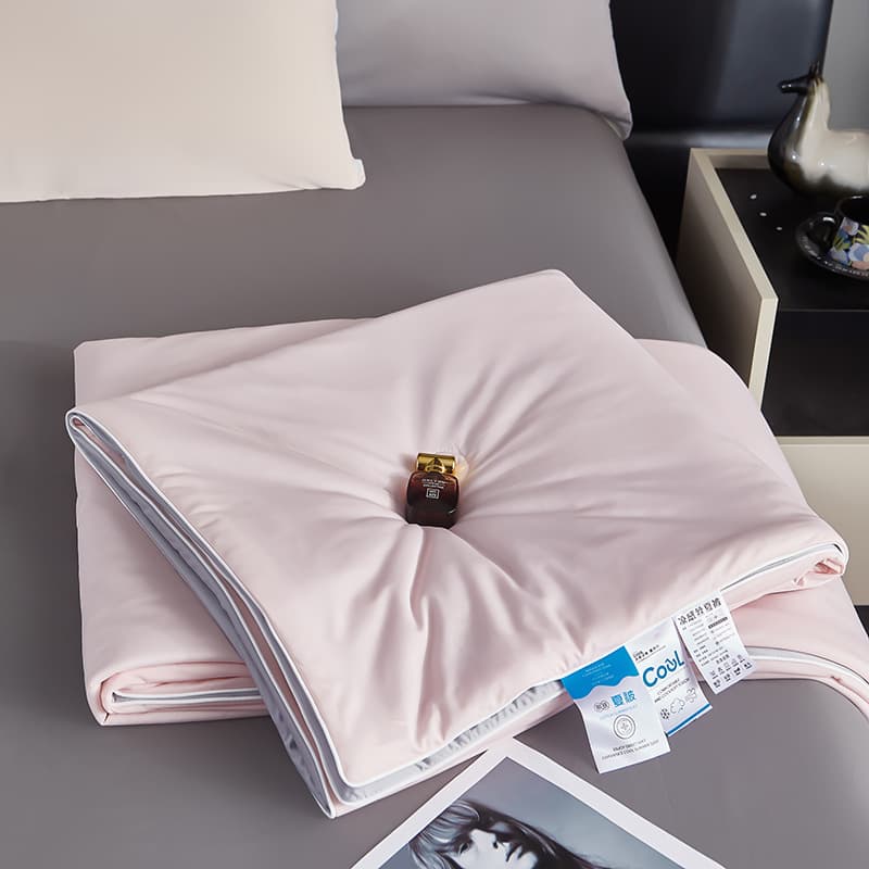 Summer Cooling Ice Silk Lightweight Quilt Minimalist Bedding Ice Cream Air Conditioning Duvet Home Cooling Washable Thin Quilt