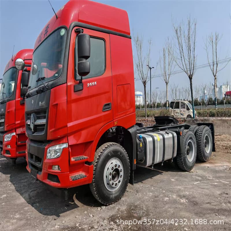 Shacman National VI 570 HP, with hydraulic retarder tractor semi-trailer head, can be made right-hand drive luxury cab