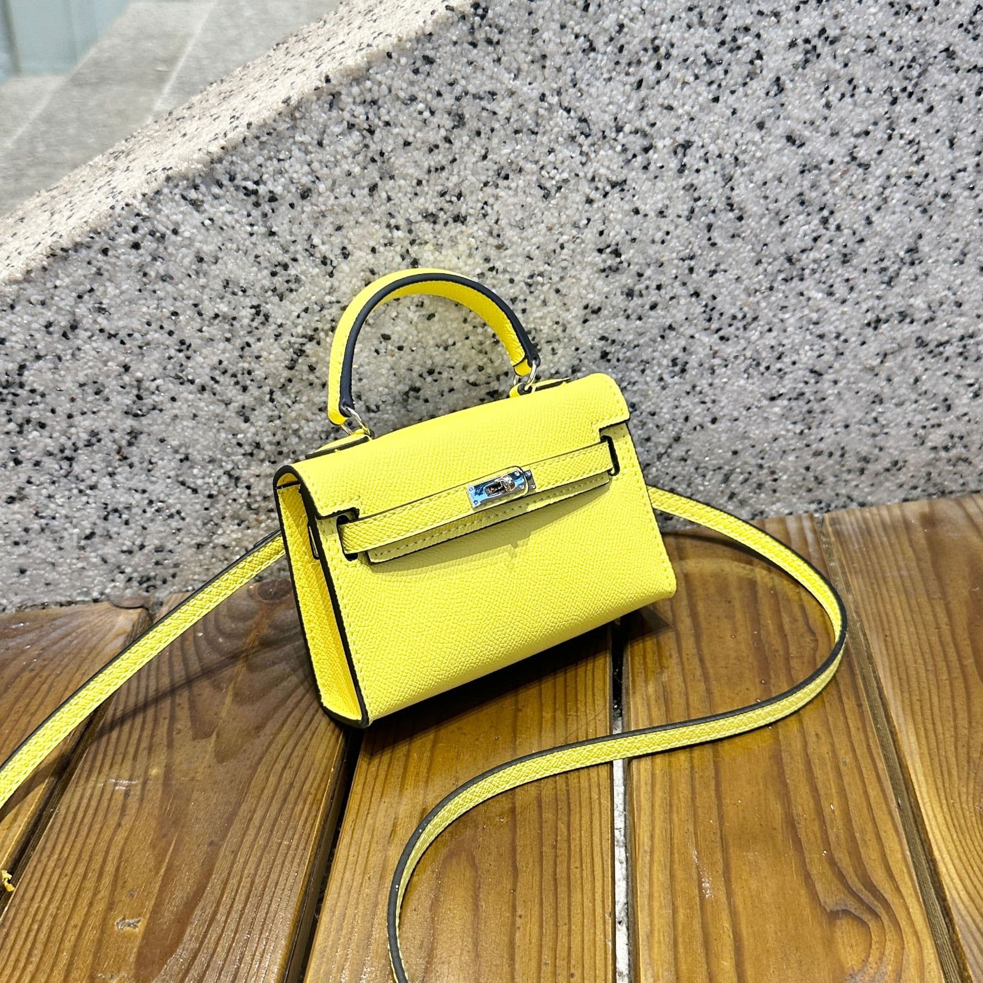 2026 spring and summer new small waste bag, second-hand tinymini Kelly bag, female mini cute crossbody bag, fashionable small bag