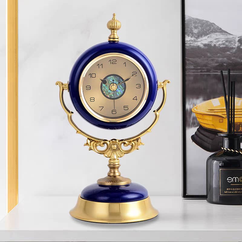 European-style desktop clock, light luxury table clock, living room decoration, household silent ornament, retro quartz clock.