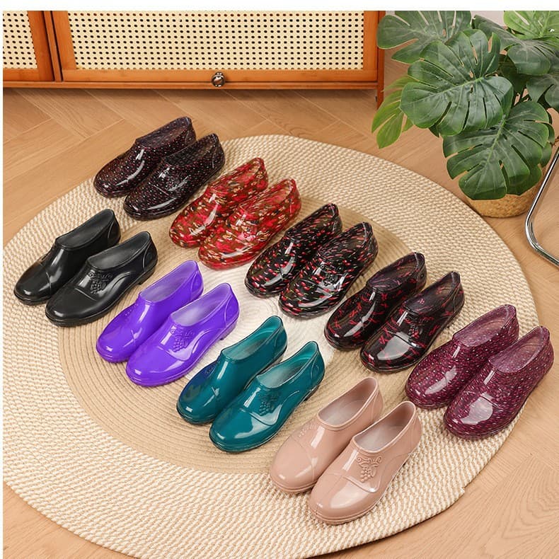 New Four-Season Low-Top Rain Boots for Women, Kitchen Anti-Slip Waterproof Shoes, Adult Short Boots with Soft Sole, Warm Insulated Shoe Covers
