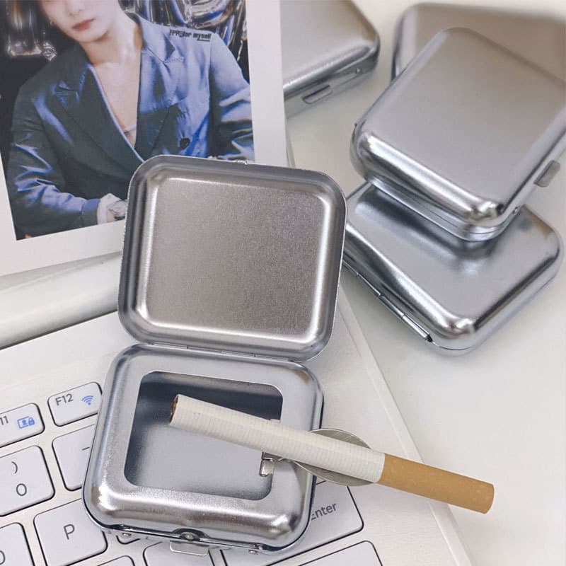 Pocket Ashtray Mini Square Ashtray Portable Metal Ashtray Flip-Top Anti-Spill Cigarette Ash Box Outdoor Gift