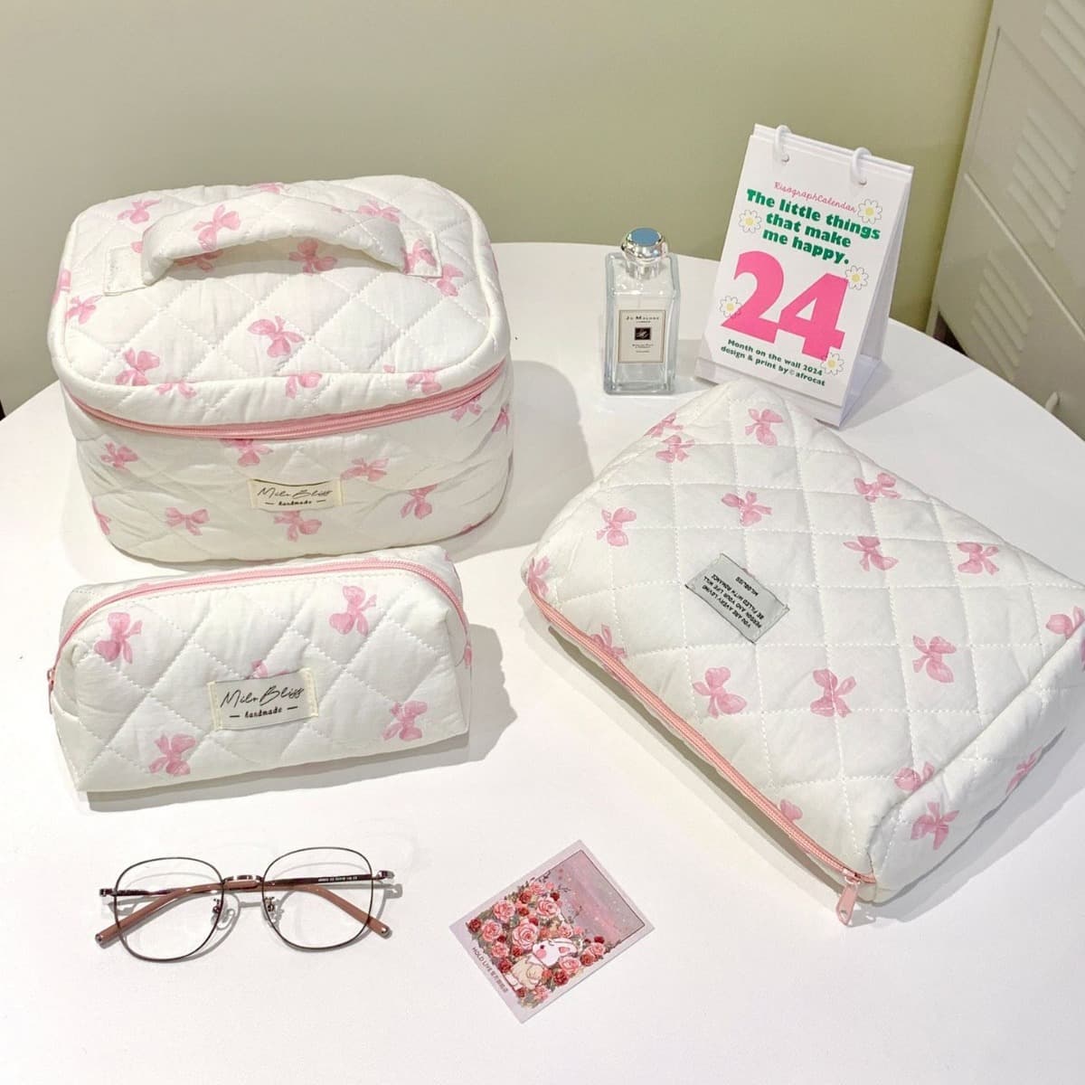 Ins-style cute bow makeup bag, large capacity, premium look, high-appeal storage bag for female students, minimum order of one piece