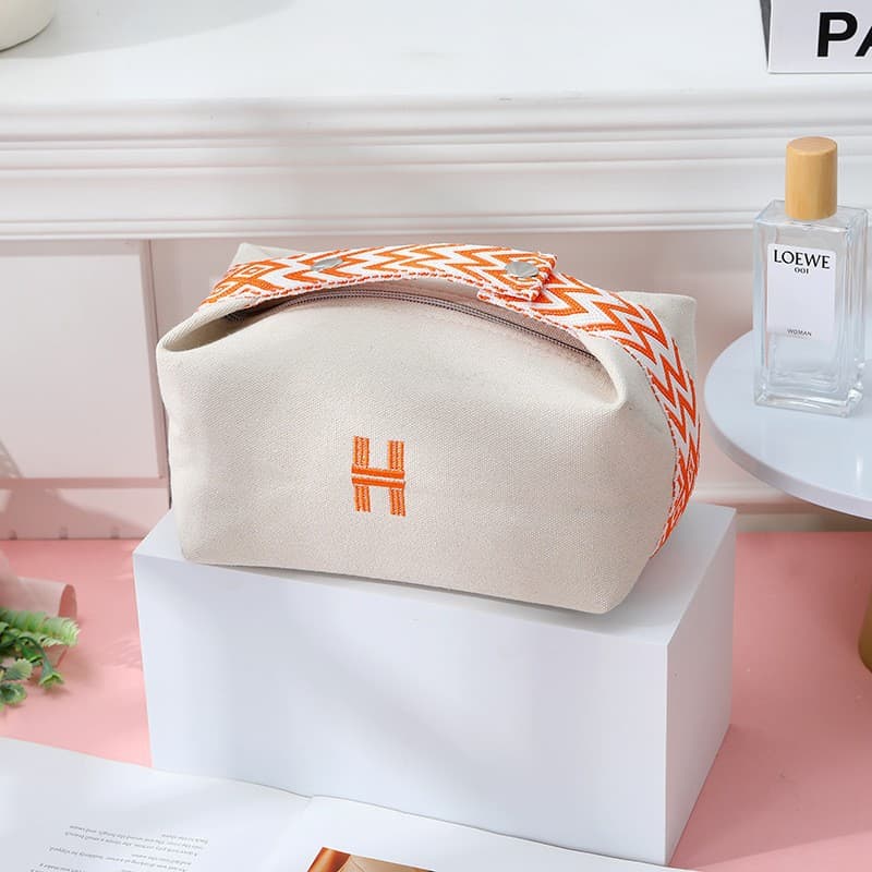 2025 New Style Lunch Box Bag Travel Toiletry Bag Canvas Handheld Cosmetic Bag Portable Women's Makeup Organizer Bag Wholesale