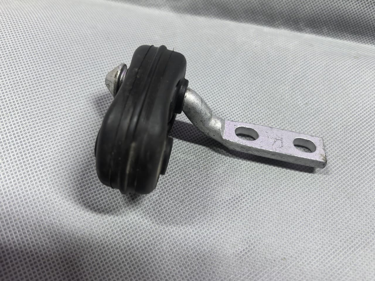 8K0253144A Compatible with Audi A4 A5 S5 A6 A4L Muffler Bracket Hanger Exhaust Pipe Hanger Bracket