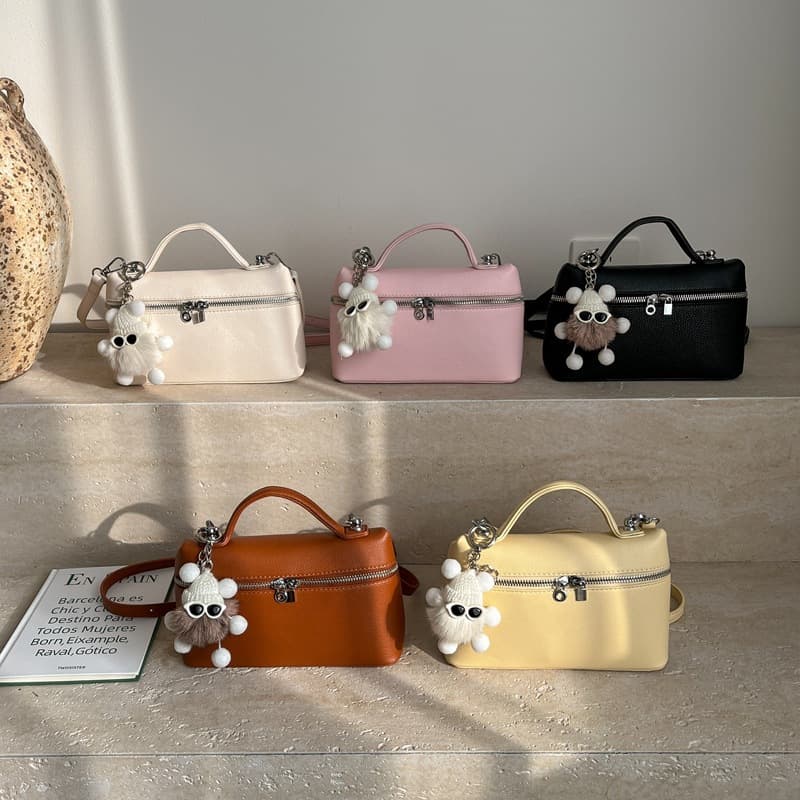 Korean style niche design portable lunch box bag for women 2026 new simple fashion shoulder crossbody bag texture cosmetic bag