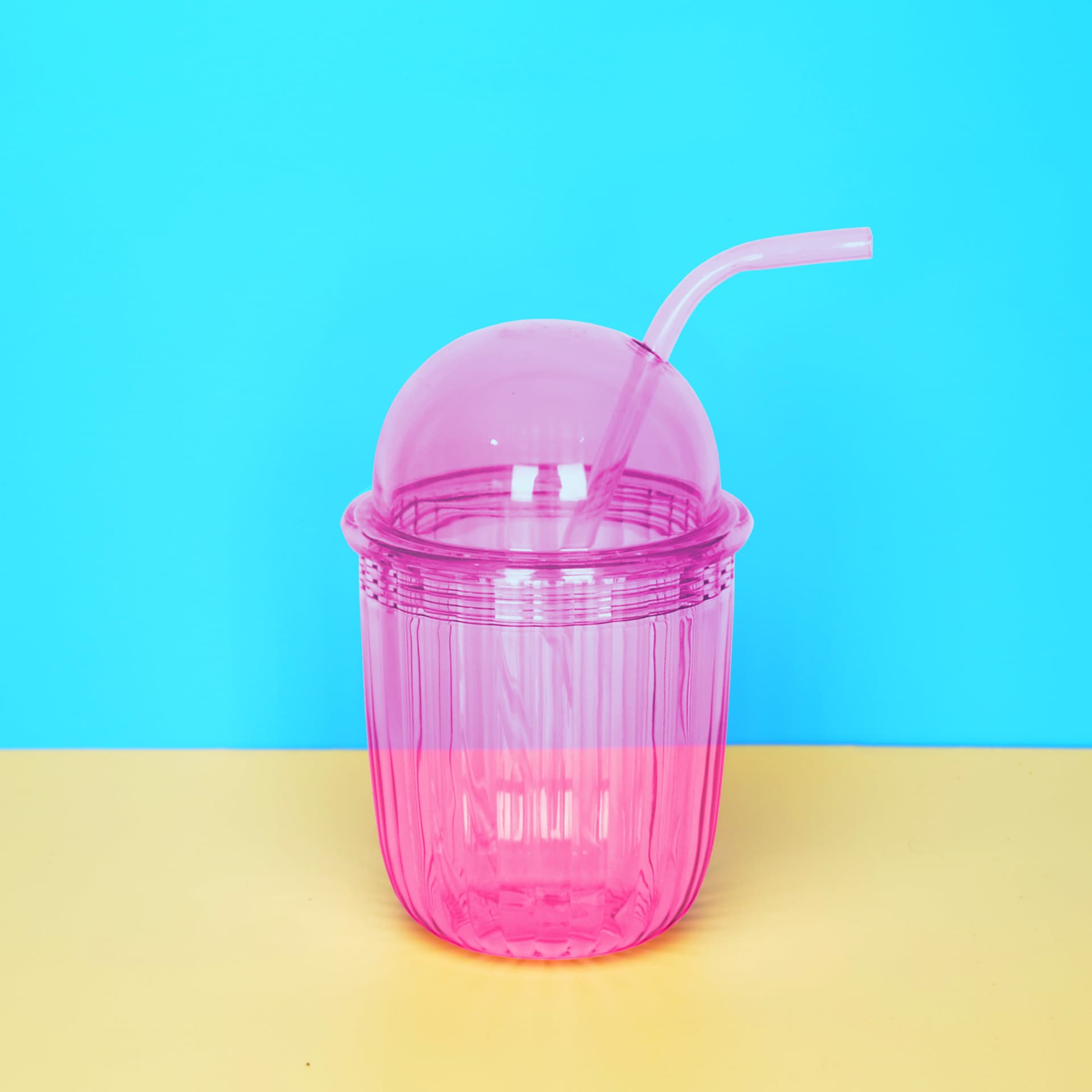 Custom PET / 500ml / 17oz Straight Stripe Bent Straw Half Round Lid Plastic Water Cup Straw Cup Gift Cup