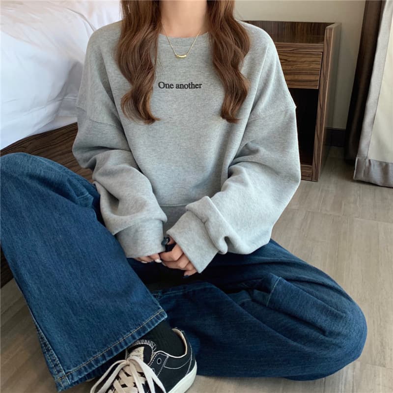 Short Round Neck Pullover Sweatshirt for Women, Spring/Autumn Long Sleeve Loose Letter Print Simple College Style, Hoodless Thin Top