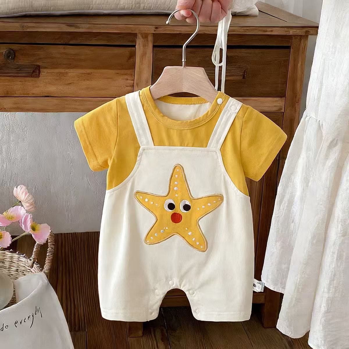 Baby clothes, summer clothes, baby onesies, thin rompers, summer super cute little one-month-old outing clothes