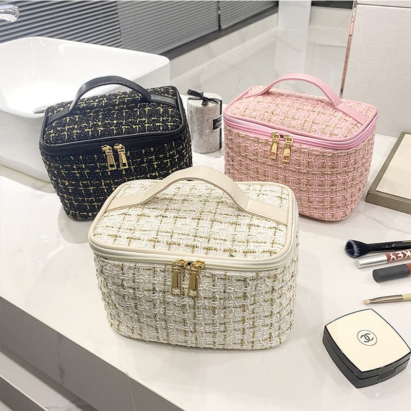Large Capacity Simple Design Cosmetic Bag Fresh Sweet Style Polyester Material Grid Pattern Travel Essential Makeup Storage