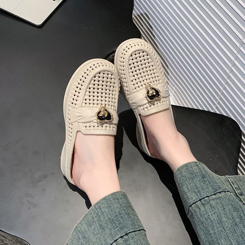 Versatile Half-Covered Non-Slip Soft Sole Hollow-Out Women's Slippers 2026 Summer and Autumn New Style Closed-Toe Outdoor Fashion Mom Shoes