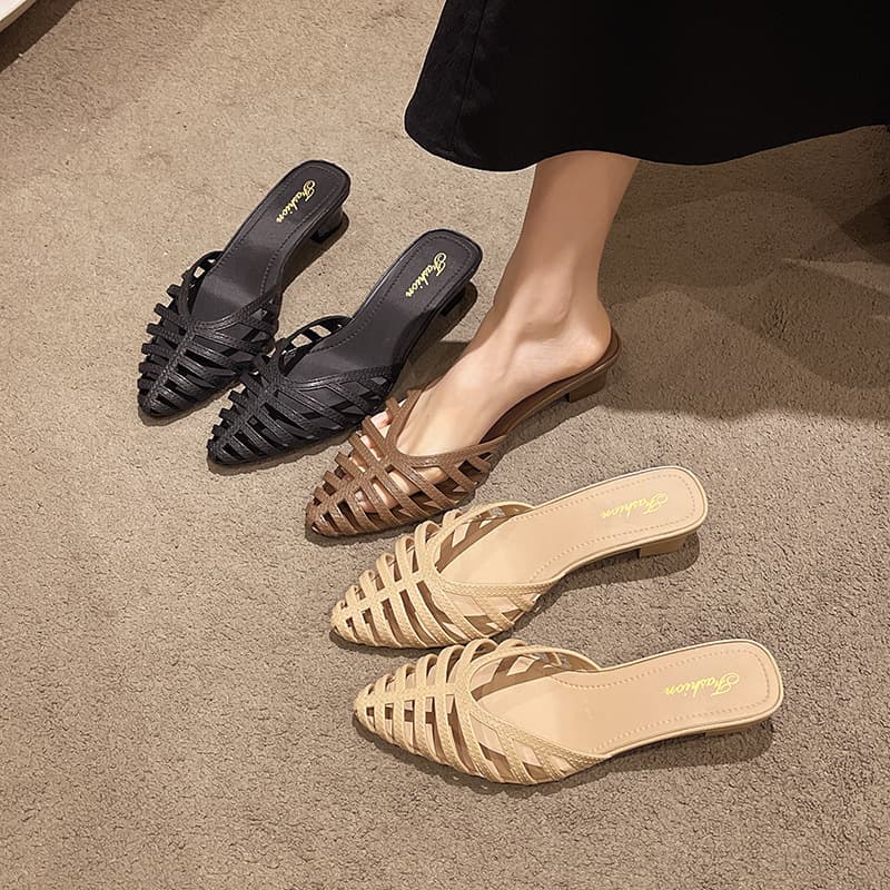 2025 Flat Toe-Cover New Outdoor Fashion Summer Slippers Pointed Toe Hollow Beach Sandals Versatile for Dresses