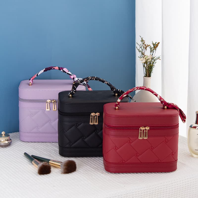 New Diamond-Quilted Embroidered Cosmetic Bag Structured Handheld Portable Makeup Case Cosmetic Storage Box Premium Gift