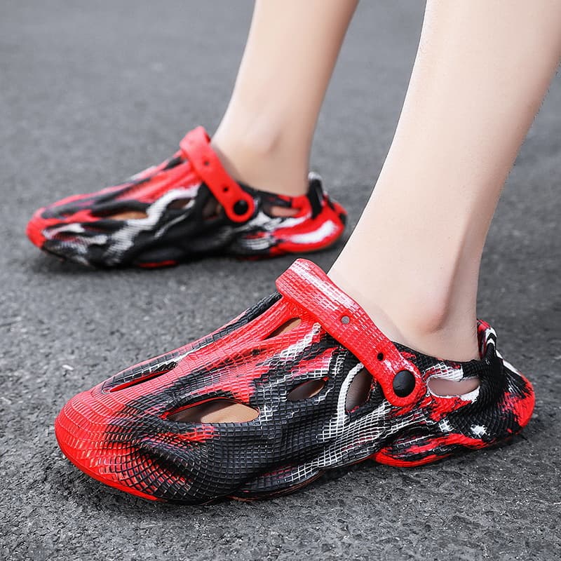 New Style Men's Summer Outdoor Clogs, Hollow Breathable Closed-Toe Slippers, Non-Slip Dual-Purpose Beach Sandals, Comfortable and Versatile